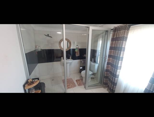 3 BEDROOM FREEHOLD FOR SALE IN MONTFORD